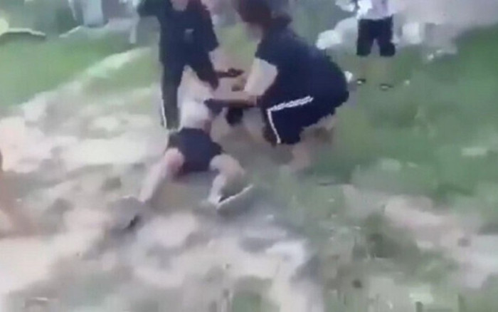 Đã xác định được danh tính 4 nữ sinh đánh hội đồng bạn ở Huế Ảnh 2