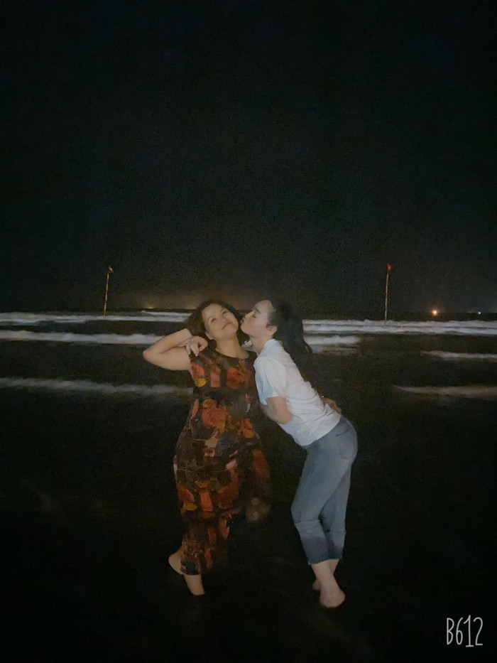 Bà Sa và bà Xuân thân thiết từ trong phim đến đời thực