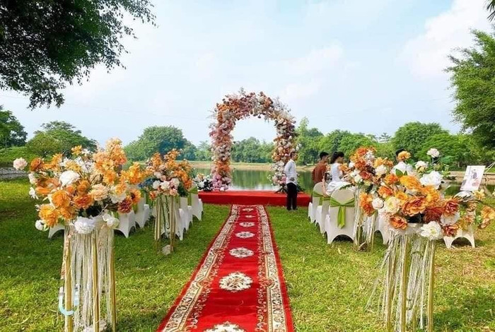 Một lễ cưới siêu hoành tráng của thiếu gia họ Hoàng được tổ chức ở ngoài trời