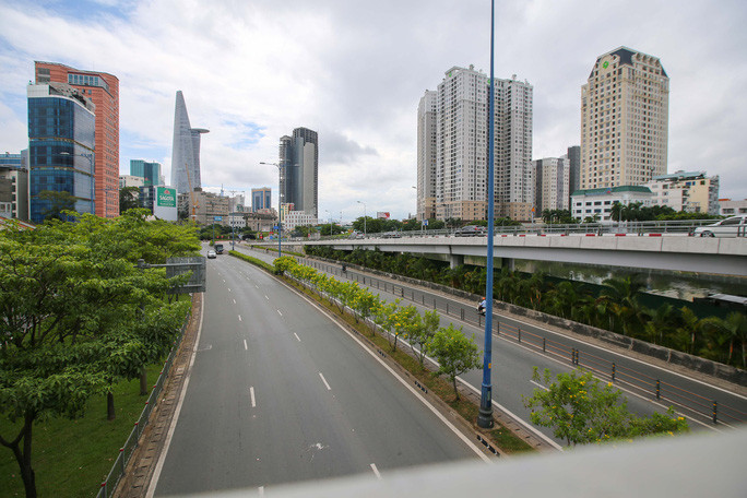 TP.HCM ra Chỉ thị khẩn số 12: Người trong khu phong tỏa chỉ được phép ra ngoài 2 lần/tuần Ảnh 1