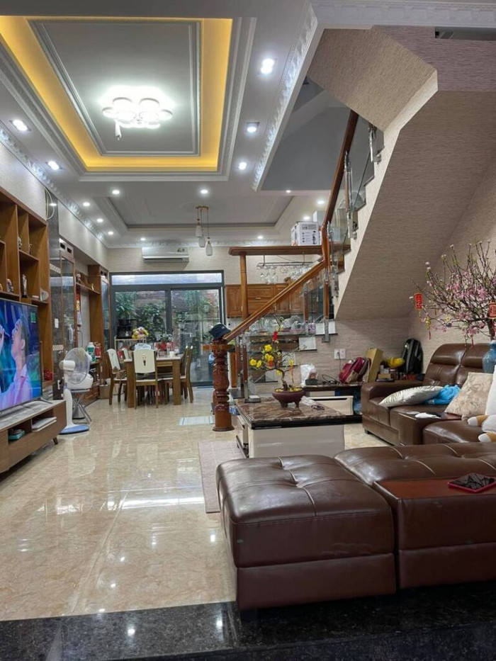 Phòng khách nhà Lê Giang