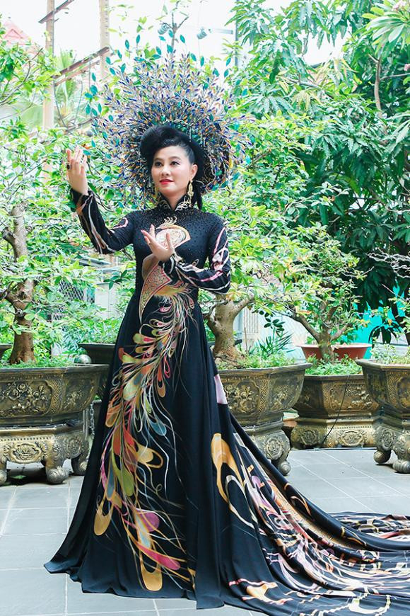 NSƯT Quế Trân là gương mặt quen thuộc với khán giả yêu cải lương.