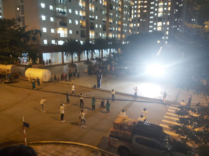 Phương Thanh phục vụ văn nghệ cho hơn 10.000 F0 trong bệnh viện dã chiến: Hoành tráng như 'concert'! Ảnh 5