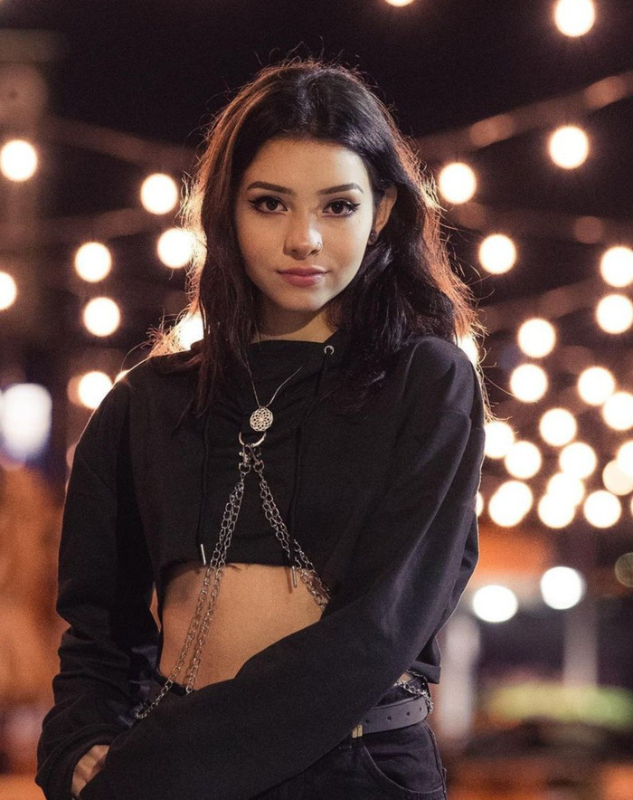 'Sau khi đọc những cuốn sách, tôi bắt đầu quan tâm đến môn bắn cung. Nhiều người nghĩ rằng đó chỉ là vì câu chuyện thời thượng, nhưng tôi đã tìm ra niềm đam mê thực sự của mình', Valentina nói trên World Archery Sport.