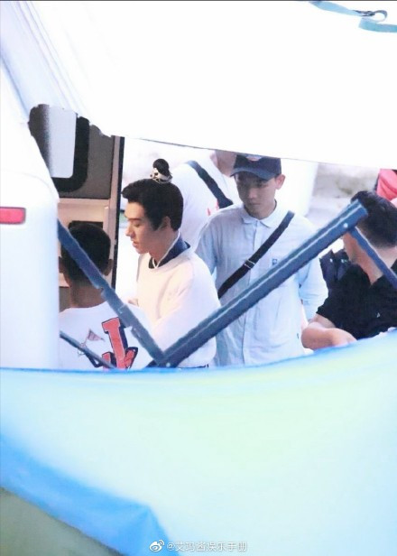 Tạo hình Cung Tuấn điển trai không góc chết.