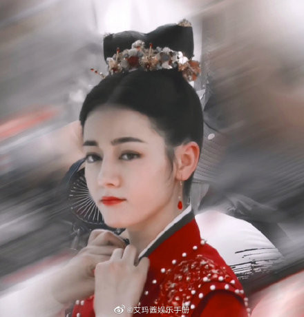 Hé lộ tạo hình Địch Lệ Nhiệt Ba trong hậu trường phim.