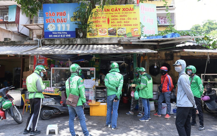 Hà Nội: Dừng hoạt động shipper công nghệ từ 24/7, nhân viên giao hàng siêu thị, bưu chính được hoạt động Ảnh 2