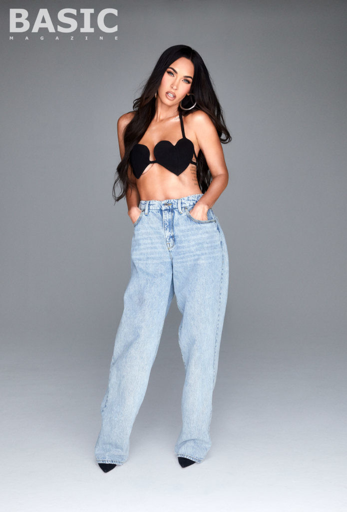 Áo ngực nội y hình trái tim lấp ló vòng 1 căng tràn mix cùng jeans thụng sành điệu