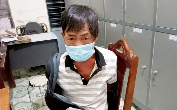 Bị kiểm tra, người đàn ông say xỉn vác gậy tấn công cảnh sát gây thương tích Ảnh 2