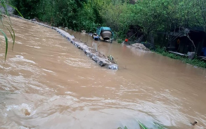 Mưa lớn kéo dài gây ngập lụt ở huyện vùng cao Nghệ An Ảnh 2