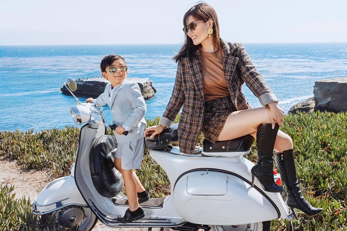 Doanh nhân Thủy Tiên và bé Thiên Từ 'khoe dáng' trong shoot ảnh vừa được cô đăng tải trên trang cá nhân sau 1 tuần thông báo li hôn với ca sĩ Đan Trường.