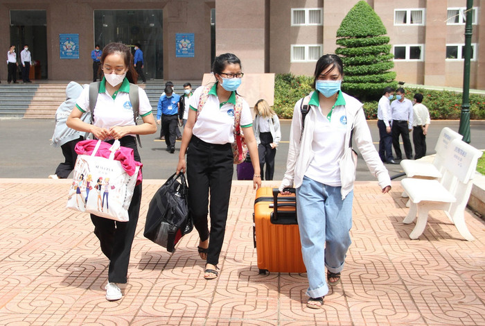 Sinh viên Khoa Y dược ĐH Tây Nguyên lên đường hỗ trợ Bình Dương chống dịch Covid- 19