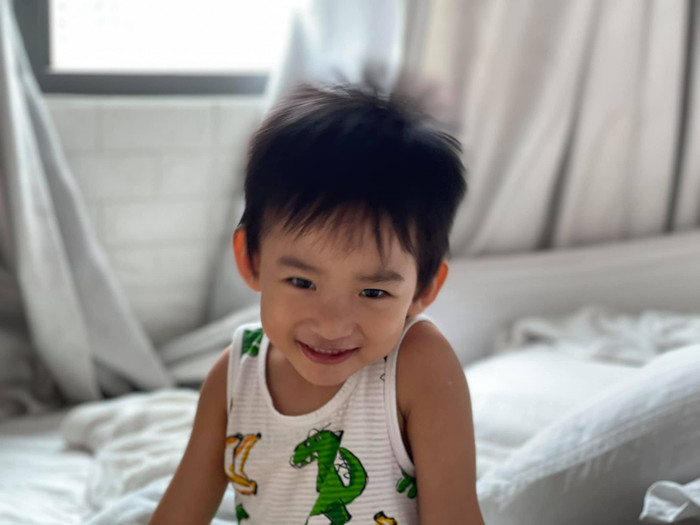 Thúy Diễm khoe mặt trầm tư 'bao giờ hết dịch' của con trai, không quên 'cà khịa' tật xấu Lương Thế Thành Ảnh 5