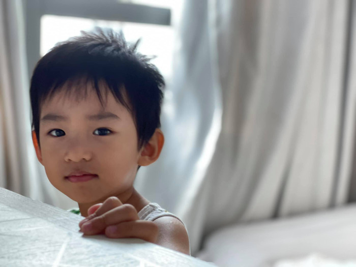 Thúy Diễm khoe mặt trầm tư 'bao giờ hết dịch' của con trai, không quên 'cà khịa' tật xấu Lương Thế Thành Ảnh 6