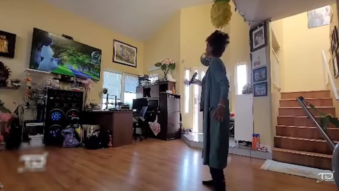 Kim Ngân thường xuyên hát karaoke tại nhà.