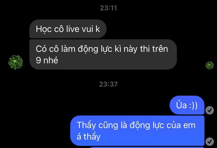 Nhắn tin hờn dỗi vì học trò xem livestream cô Minh Thu, thầy giáo Vật lý nhận lời đáp đầy 'đường mật' Ảnh 1