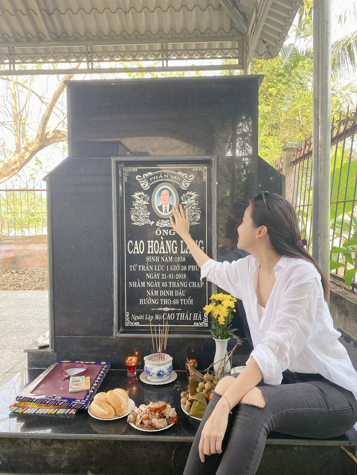 Cao Thái Hà hoài niệm về người cha quá cố.