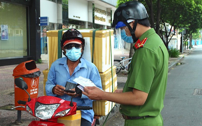 TP.HCM: Shipper phải đeo thẻ nhận diện, chỉ được hoạt động theo từng khu vực quận, huyện Ảnh 2