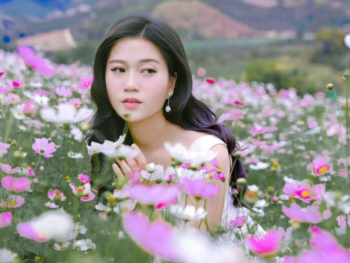 Nhưng cũng phải công nhận, nhờ ý thức chăm sóc, giữ gìn nhan sắc nên Lâm Vỹ Dạ ngày càng đẹp, từ thần thái đến sắc vóc đều rất hoàn mỹ.