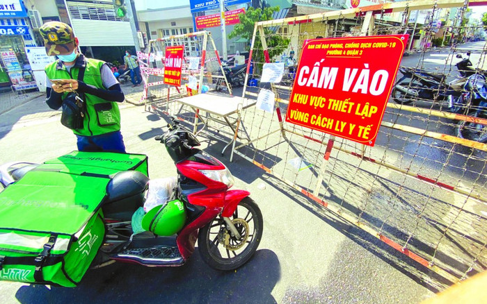 'Đóng giả' làm shipper để ra đường mùa dịch tại TP HCM: Sẽ xử lý nghiêm Ảnh 2