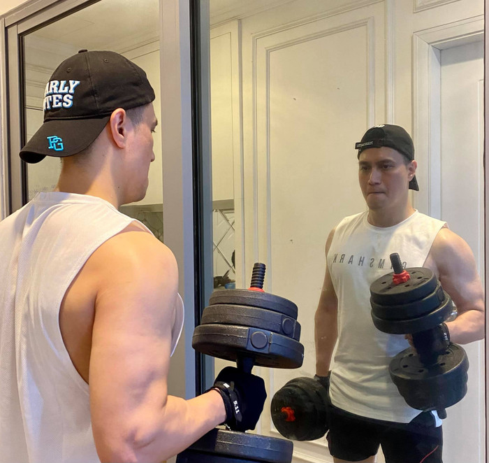 Dạo gần đây, nam diễn viênNgười Phán Xửrất chăm chỉ luyện tập giữ gìn vóc dáng, chăm sóc sức khoẻ.