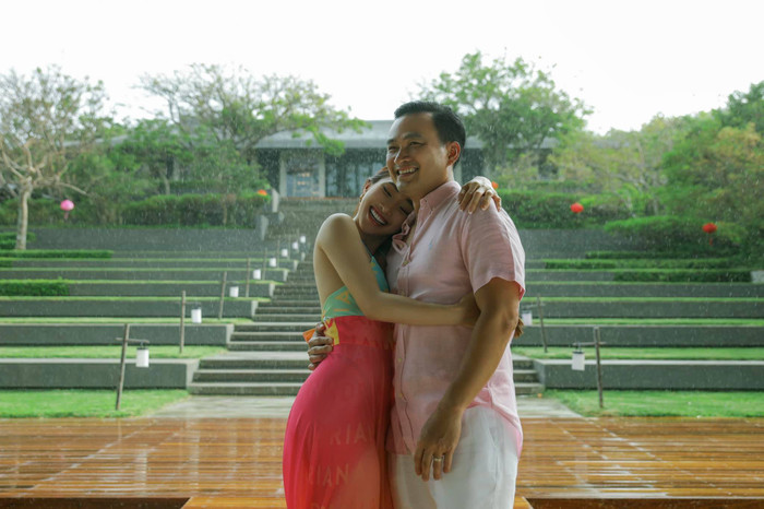 Diễn viên Chi Bảo và vợ mới cưới Lý Thùy Chang. Đây là cuộc hôn nhân thứ 3 của nam diễn viên 'Đồng tiền xương máu'.