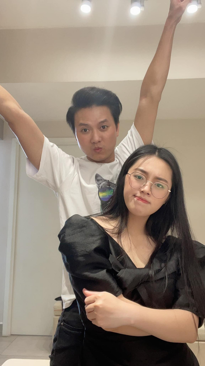 Dường như bà xã của Quách Ngọc Tuyên đã đạt được điểm số cao trong kỳ thi vừa qua, bởi thế nên nam diễn viên không biết nên vui hay buồn