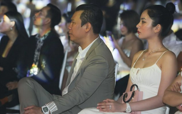 'Bạn gái tin đồn' đăng ảnh đại gia Đức Huy chưa được 5 phút đã xóa vội, fan 'rần rần' đòi công khai Ảnh 2