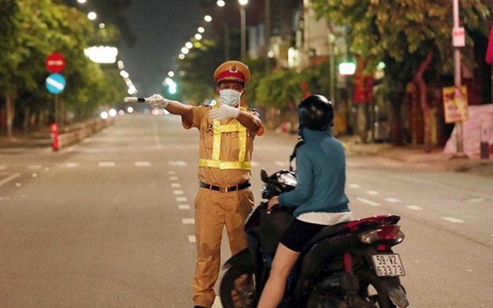TP. HCM quy định 5 trường hợp được phép ra đường sau 18h mỗi ngày Ảnh 2