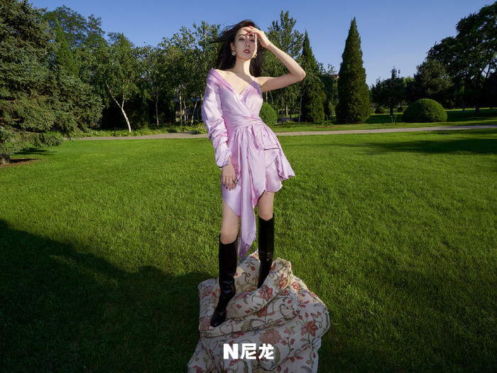 Những dáng váy nữ tính, điệu đà với tông màu hợp với thời trang ngày hè