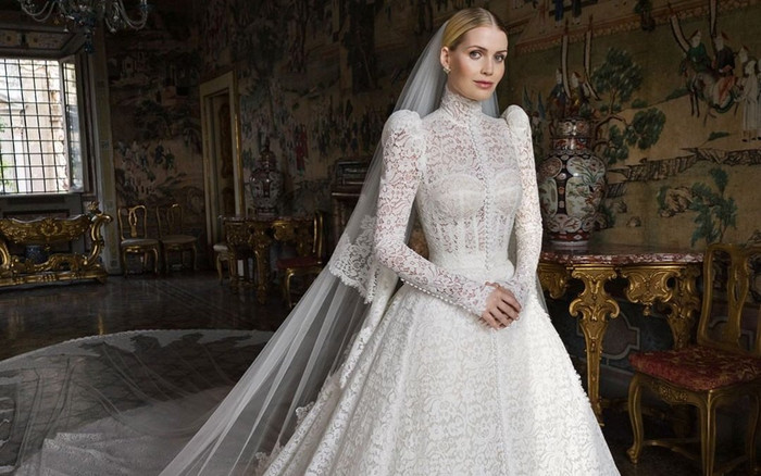 Váy cưới Dolce & Gabbana lộng lẫy đến nghẹt thở của cháu gái Công nương Diana Ảnh 2