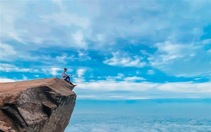 5 mỏm đá sống ảo ở Việt Nam, nhìn thôi đã 'run chân' nhưng cảnh đẹp xuất sắc Ảnh 2