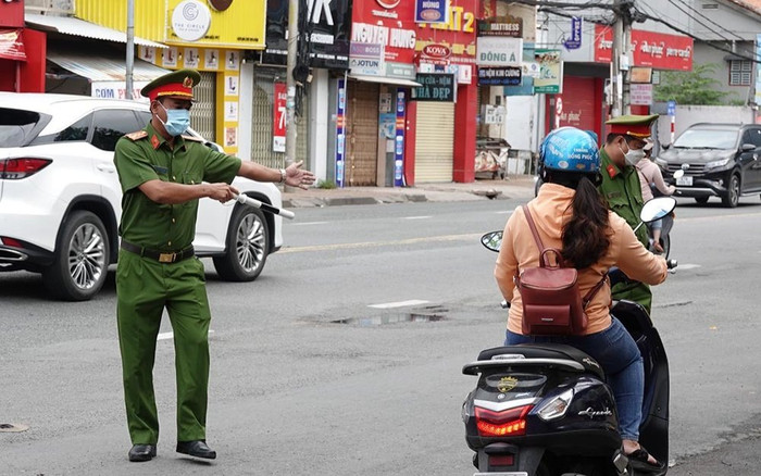 Thêm nhiều tỉnh yêu cầu người dân không ra đường sau 18h Ảnh 2