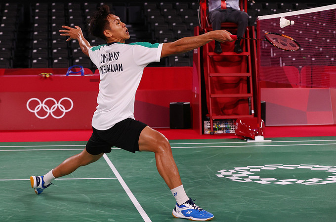 Dwicahyo thắng 2-0 trước Tiến Minh.