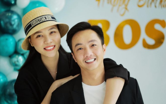 Sau khoảnh khắc 'chật vật' hôn vợ, Cường Đôla vui vẻ: Lấy được vợ cao là điều may mắn Ảnh 2