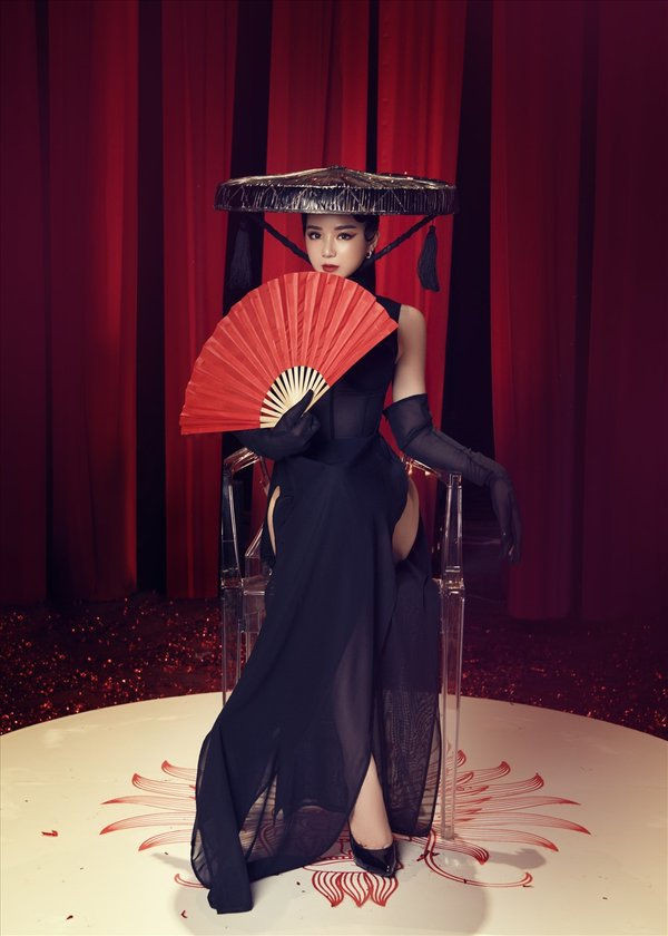 'Nữ ca sĩ' có màn ra mắt 'đen' nhất Vpop: Bị đánh sập kênh Youtube vì MV quá... phản cảm? Ảnh 6