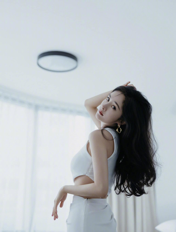 Không thể tìm được bất kì khuyết điểm nào trên cơ thể của Dương Mịch