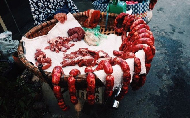 Tung lò mò: Món ăn độc đáo từ… ruột bò Ảnh 2