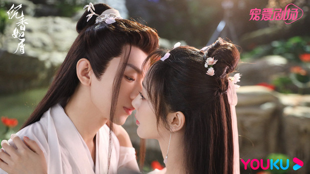 Cảnh Dương Tử - Thành Nghị âu yếm trong đêm động phòng khiến fan nghĩ ngay đến Húc Phượng - Cẩm Mịch Ảnh 3