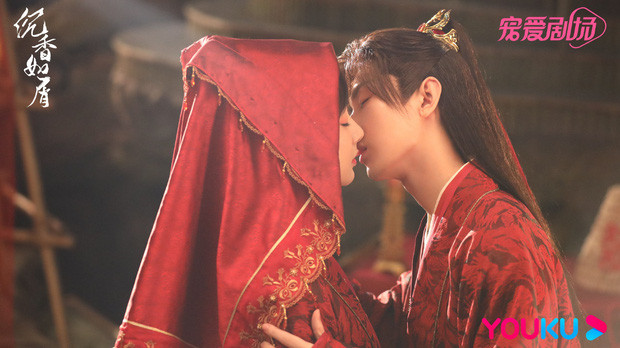 Cảnh Dương Tử - Thành Nghị âu yếm trong đêm động phòng khiến fan nghĩ ngay đến Húc Phượng - Cẩm Mịch Ảnh 6