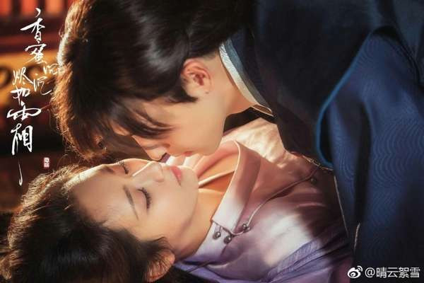 Phân cảnh ân ái giữa Dương Tử và Thành Nghị có nét tương tự như cảnhh cô từng diễn trước đó với Đặng Luân trong Hương mật tựa khói sương