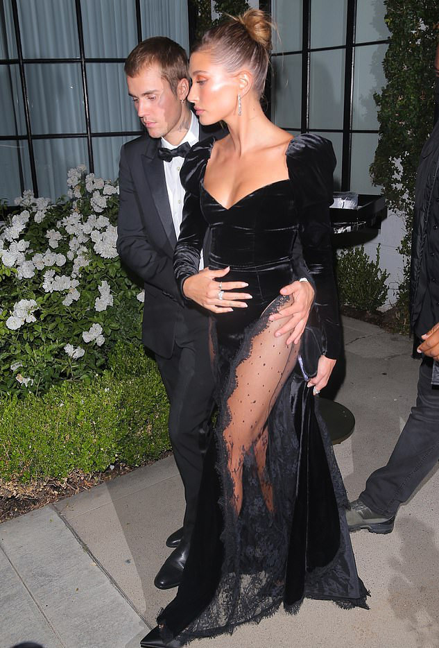 Thiết kế váy giúp tôn lên đường cong cơ thể săn chắc của vợ Justin Bieber