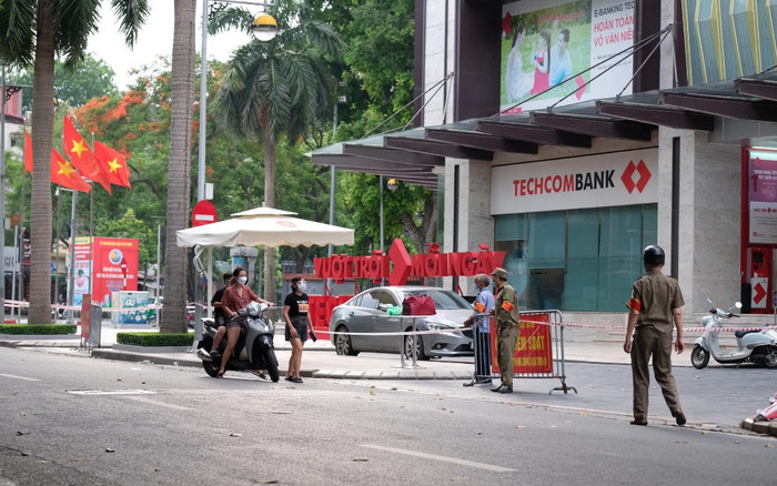 Hà Nội: Phong tỏa tạm thời Vincom Bà Triệu để truy vết liên quan bảo vệ nghi mắc Covid-19 Ảnh 2