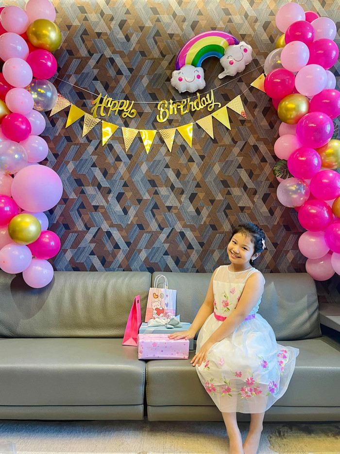 Cô bé vừa đón sinh nhật 8 tuổi cách đây không lâu.