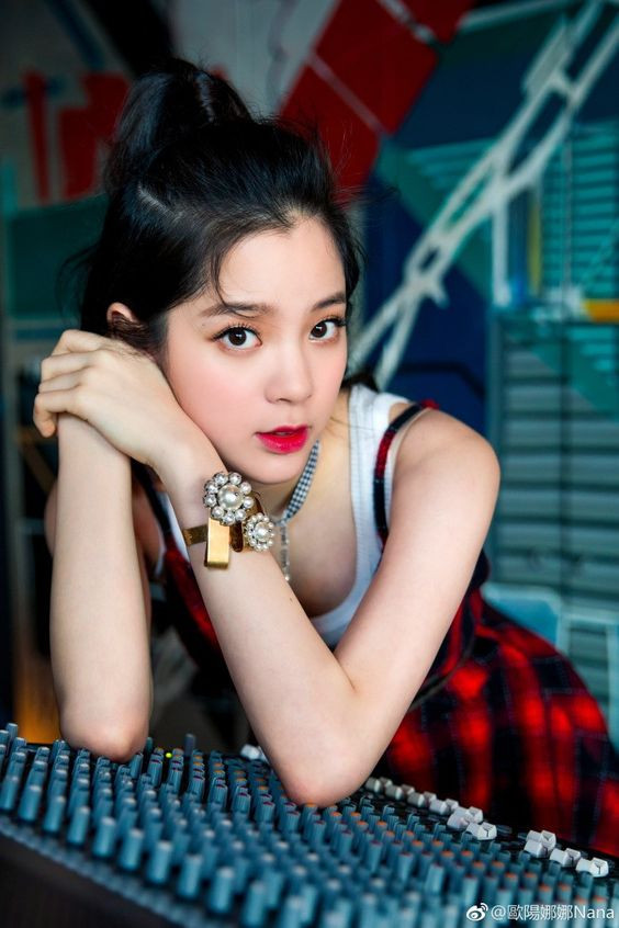 Âu Dương Na Na giữ ngôi vị quán quân trong top 10 sao ảnh hưởng về khoản tiêu dùng (Những ngôi sao thuộc thế hệ 2k)