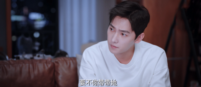 Rất nhiều phân cảnh mà anh chàng liên tục nhíu mày