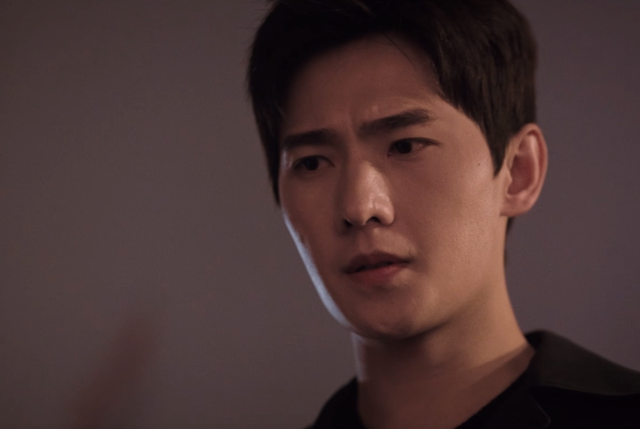 Gương mặt cau có của Dương Dương làm người xem cảm thấy nặng nề