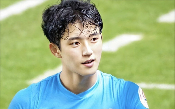 Đẹp trai như idol K-pop, 'nam thần' U23 Hàn Quốc gây thương nhớ ở Olympic Ảnh 2