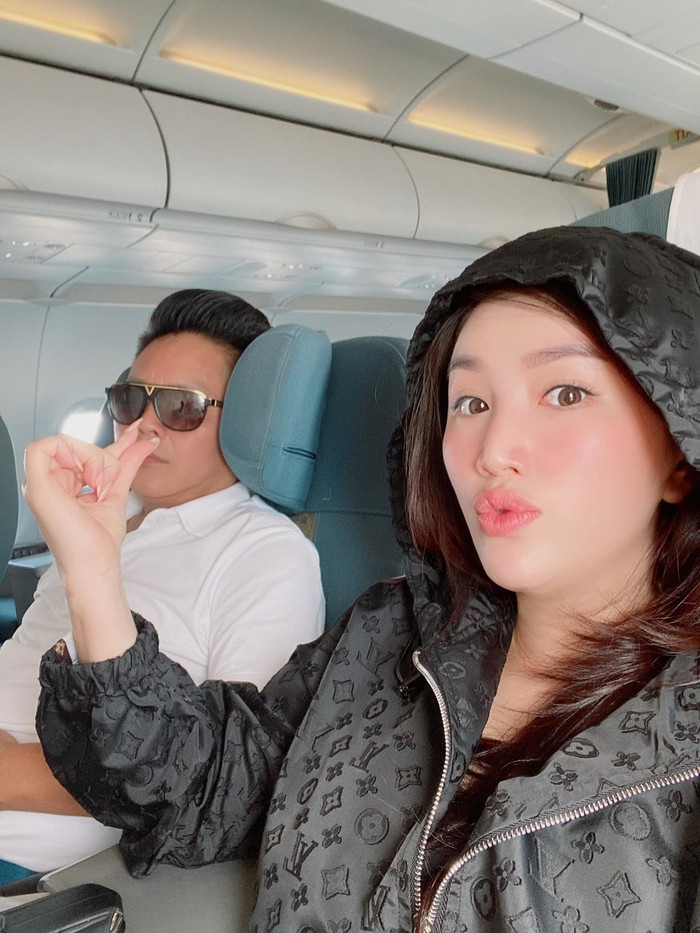 'Theo chàng về dinh' được gần 2 năm, nữ ca sĩ luôn khiến fan yên tâm vì đã chọn đúng người bạn đời cho riêng mình.