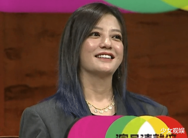 Tuy nhiên, dù cố gắng thế nào thì khi bước vào độ tuổi U40, người đẹp vẫn không thể giấu được dấu hiệu lão hoá trên gương mặt của mình.